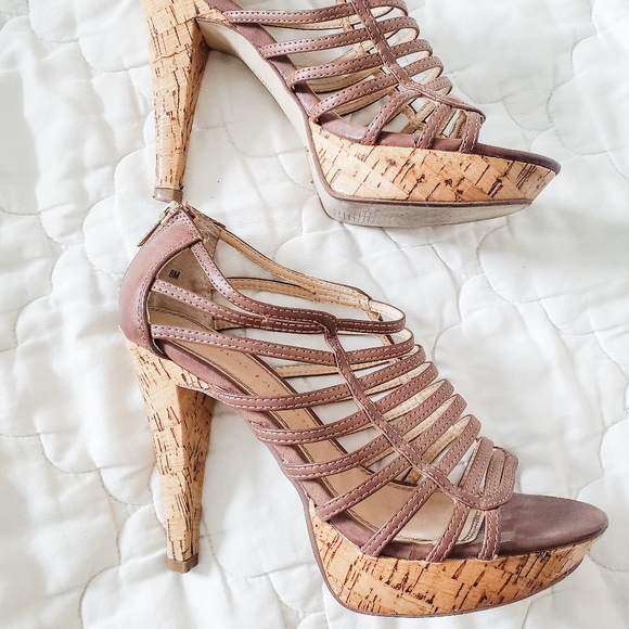 Sexy strappy tan high heels - Picture 2 of 4